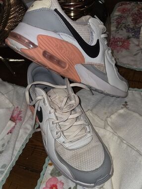 Nike Women’s Air Max White, Peach & Black Running Shoes